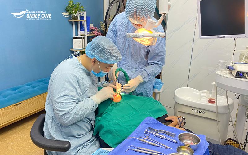 Nha sĩ cấy ghép Implant tại Nha khoa Smile One