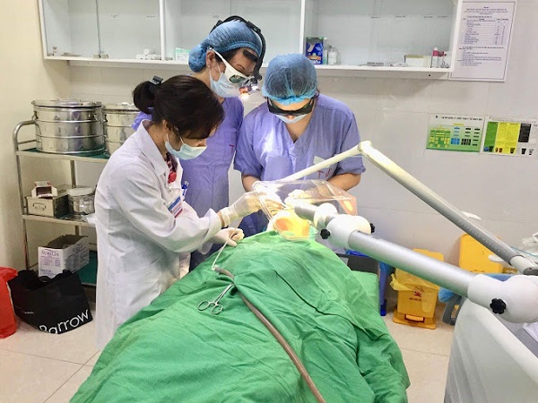 Các bác sĩ nha khoa tại bệnh viên răng hàm mặt TW Hà Nội