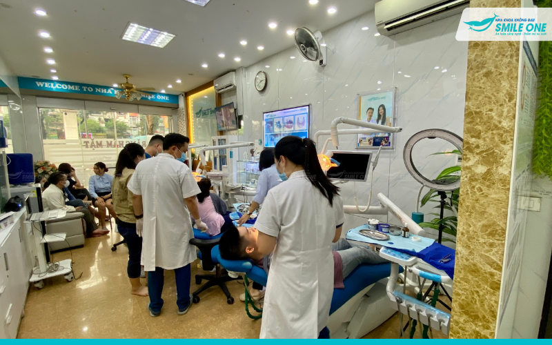 Một ngày làm việc của bác sĩ Nha khoa Smile One 3