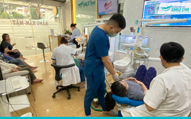 Một ngày làm việc của bác sĩ Nha khoa Smile One 4
