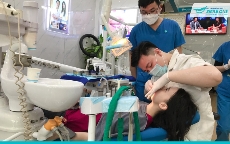 Một ngày làm việc của bác sĩ Nha khoa Smile One 7