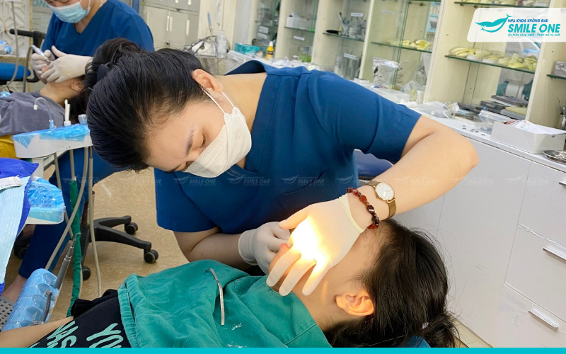 Một ngày làm việc của bác sĩ Nha khoa Smile One 6