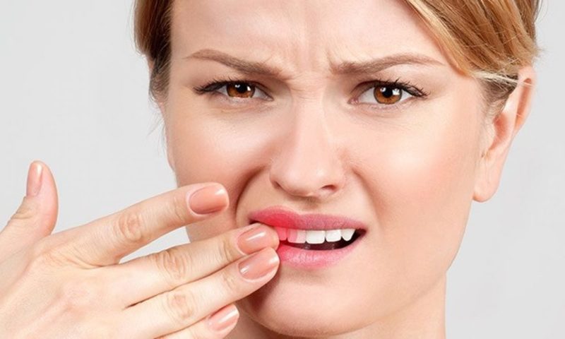 rang lung lay làm khó chịu khi ăn