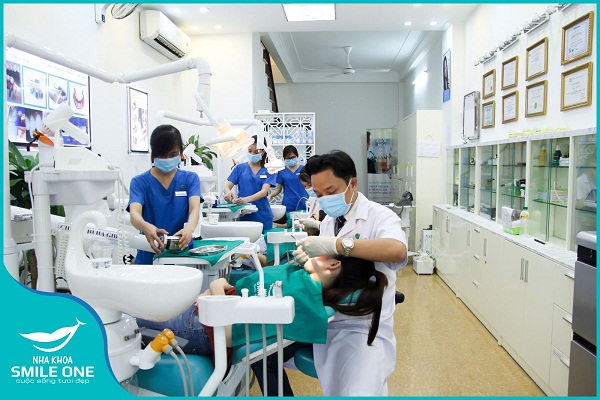 Niềng răng mắc cài kim loại