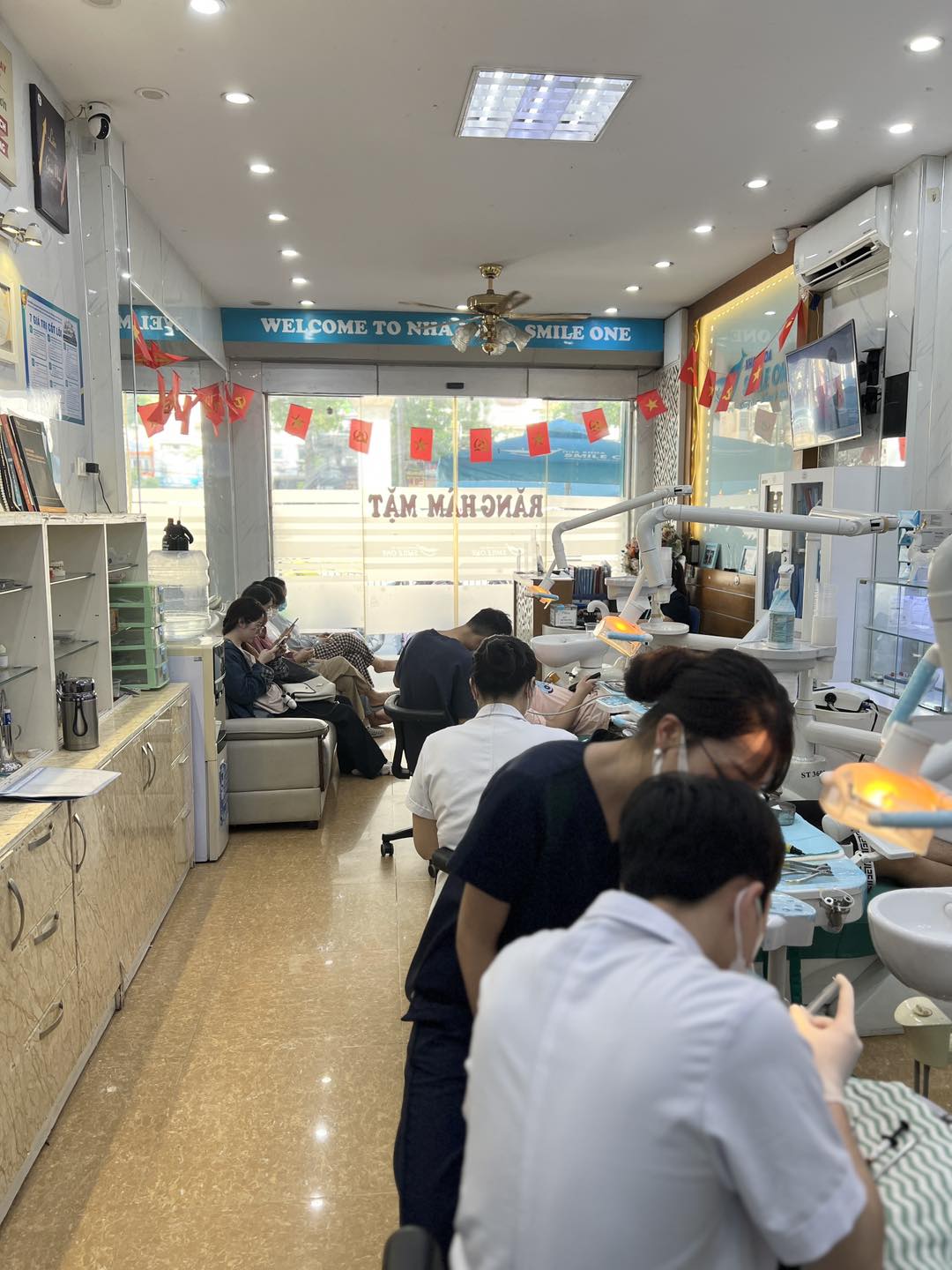 Khách hàng thăm khám tại Nha khoa Smile One Bắc Giang