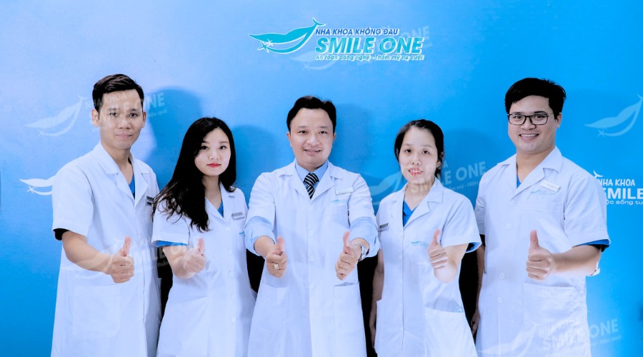 Đội ngũ bác sĩ tại Smile One có nhiều năm kinh nghiệm, đang đồng lòng cùng nhau quyết tâm xây dựng nha khoa chuẩn về chuyên môn và thành công về điều trị