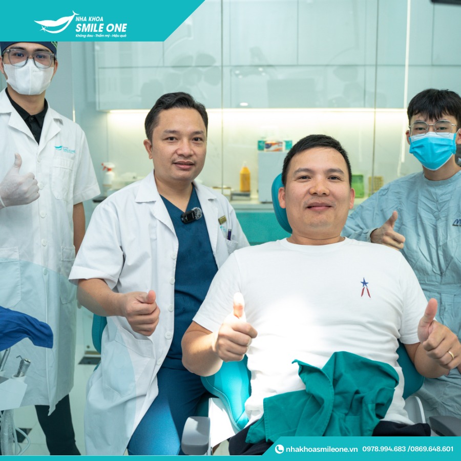 Chú Thắng hài lòng sau khi được bác sĩ Dương Chú Nguyễn Văn Thắng Xử lý biến chứng Implant