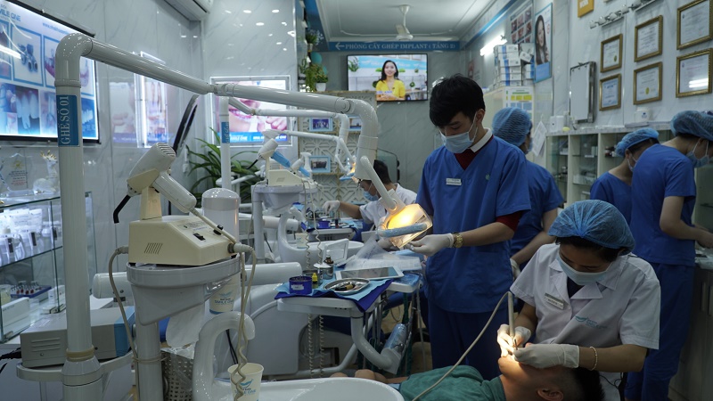 Niềng răng gắn với một bác sĩ trong gần 2 năm, nên hãy chọn bác sĩ theo 5 tiêu chí sau: