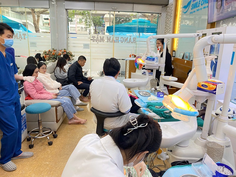 1. Thạc sĩ, Bác sĩ Nguyễn Tuấn Dương — Giám đốc Hệ thống Nha khoa Smile One