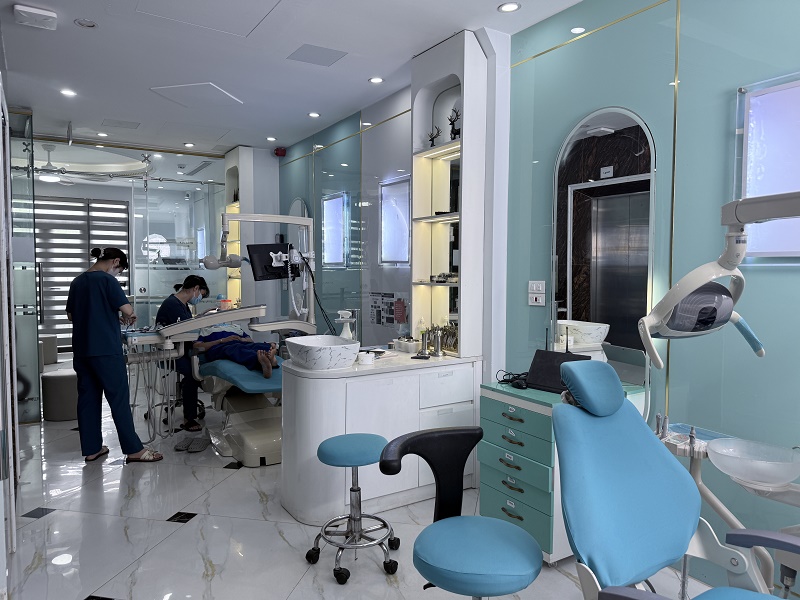 Bác sĩ chuyên khoa Răng Hàm Mặt - Chứng chỉ Implant và 10+ năm kinh nghiệm