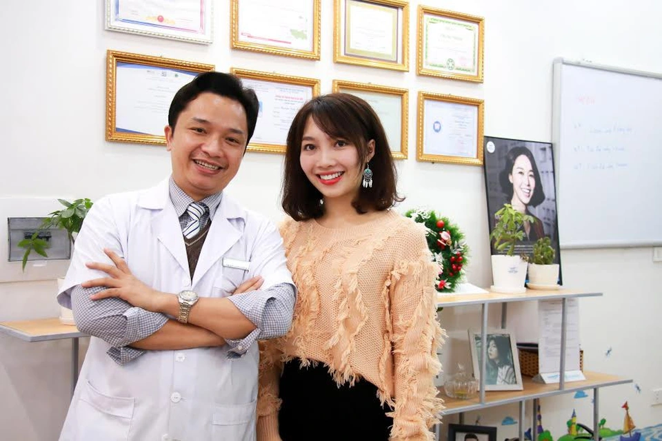 Thạc sĩ, Bác sĩ Nguyễn Tuấn Dương cùng khách hàng tại Nha khoa Smile One