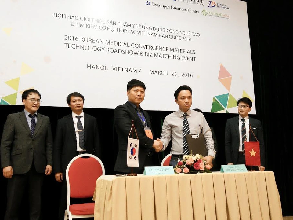 Bác sĩ Nguyễn Tuấn Dương ký kết hợp tác y tế Việt - Hàn 2016